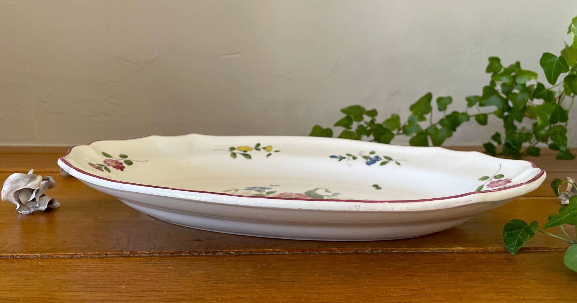 Antique serving dish in Saint-Amand earthenware (Nord)