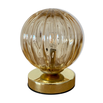 Lampe à poser globe vintage en verre ambré