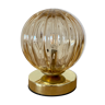 Lampe à poser globe vintage en verre ambré