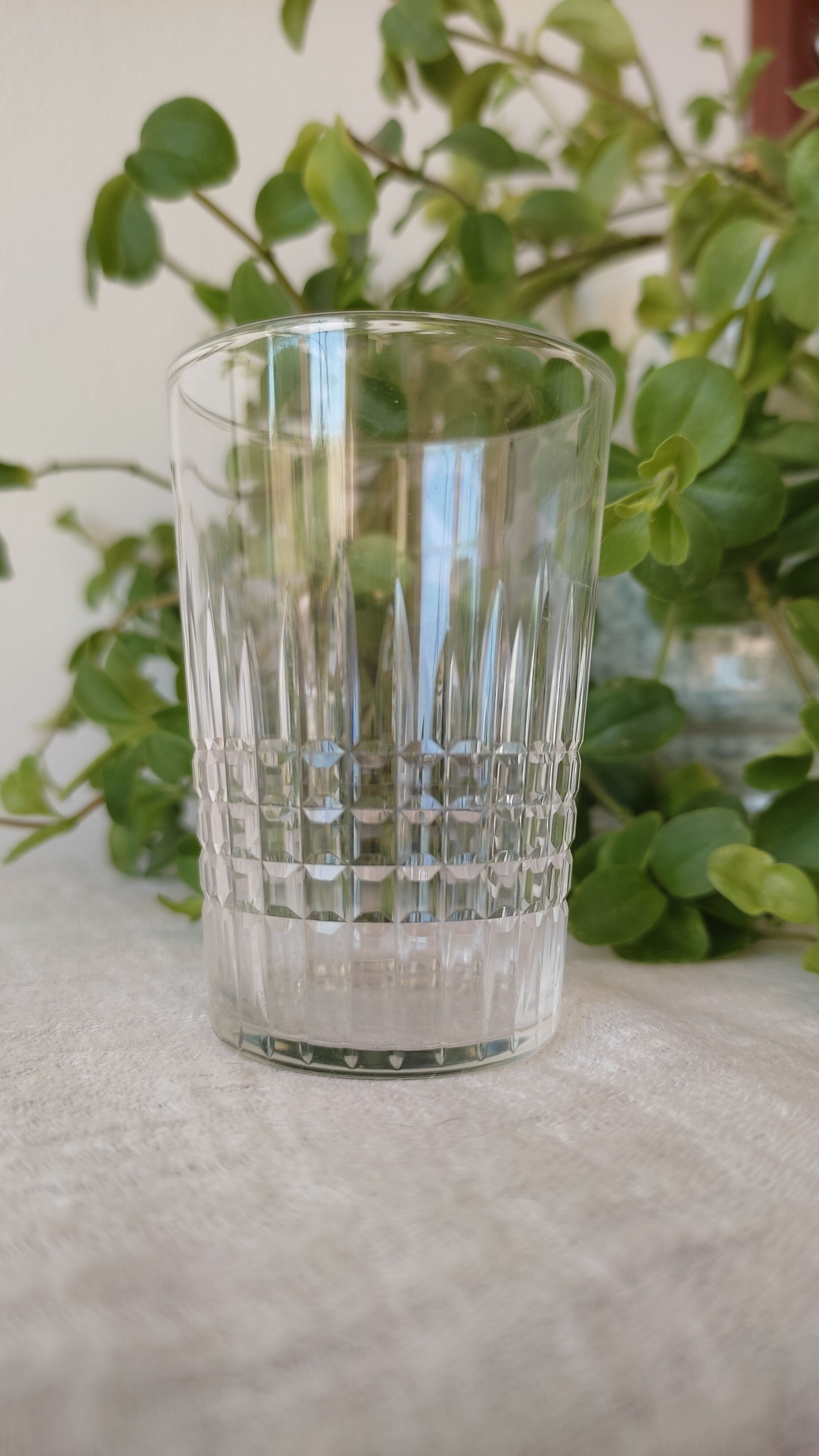 Cut crystal baccarat liquor cup