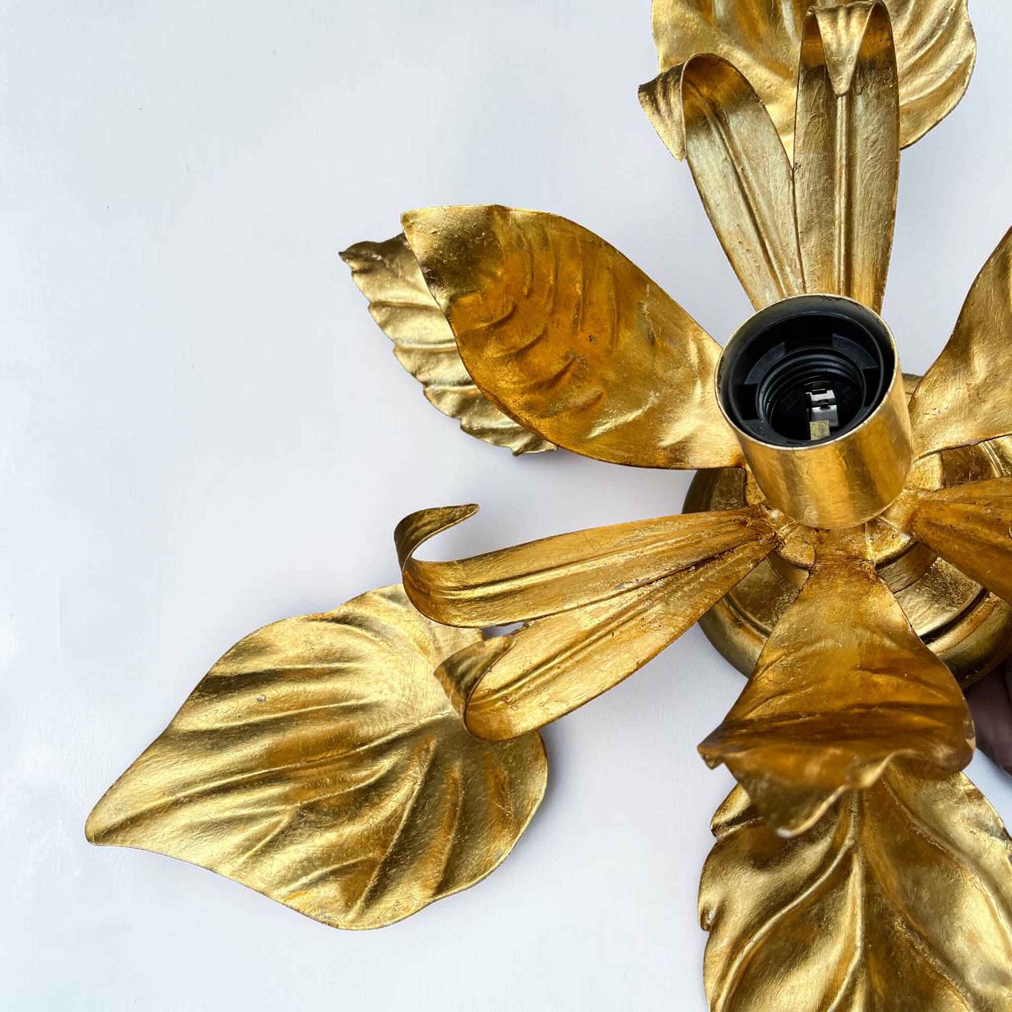 Vintage gold leaf metal flower wall light Florentine wall sconce