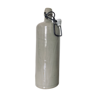 Bouteille en grès vernissé beige