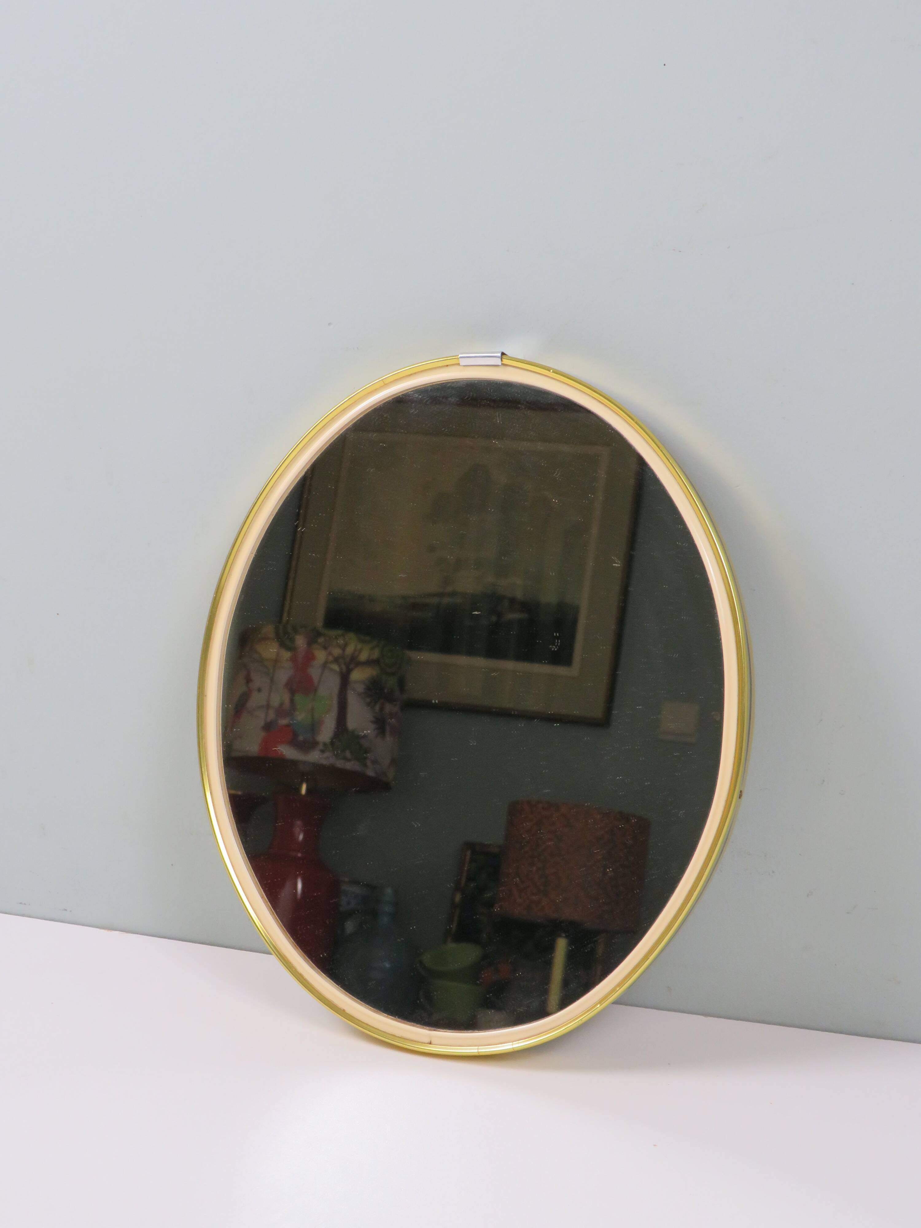 Vintage oval mirror – gold and elegance from the 50s and 60s