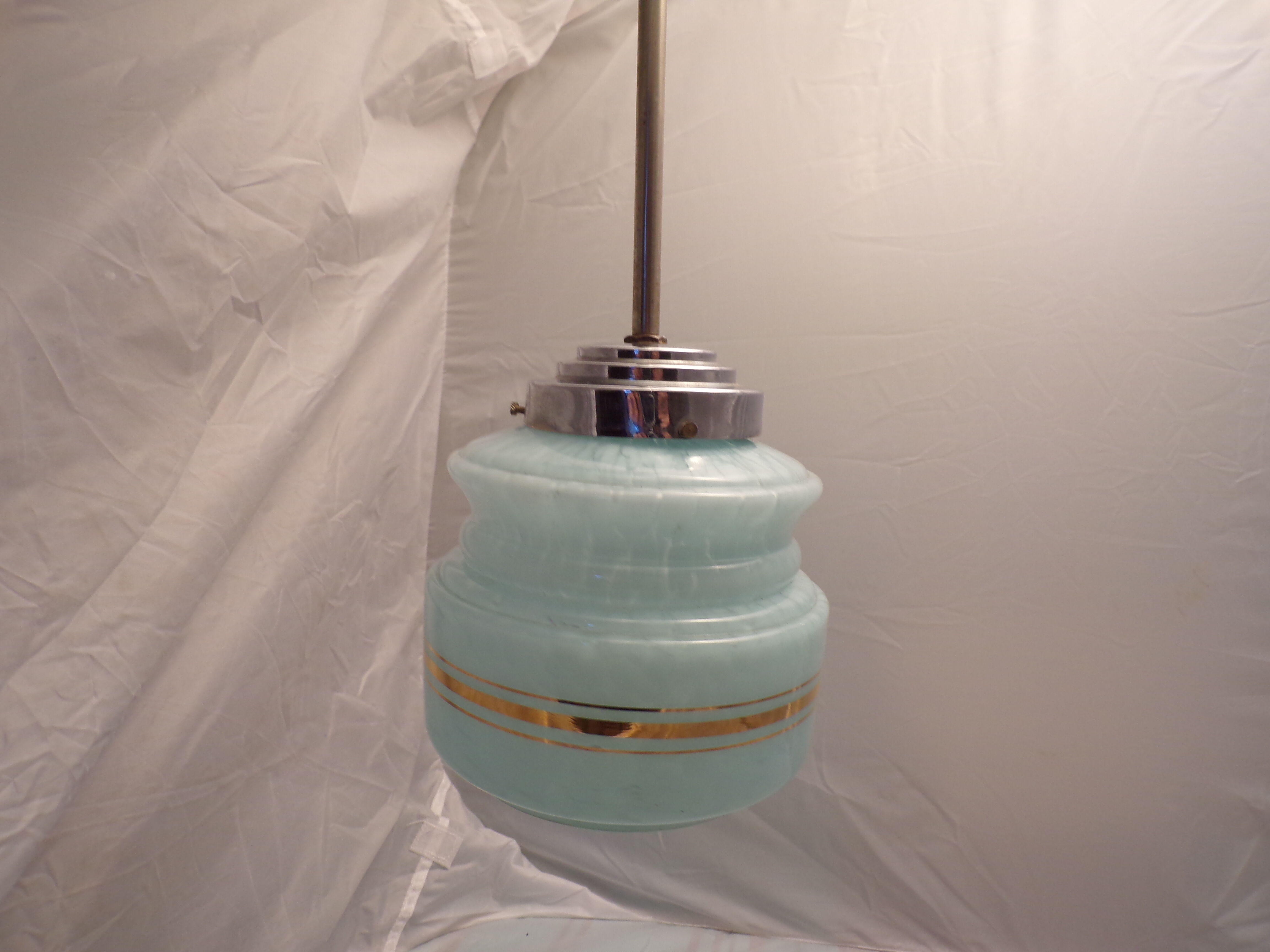 Blue opaline suspension