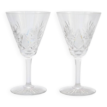 Deux élégants verres à vin en cristal