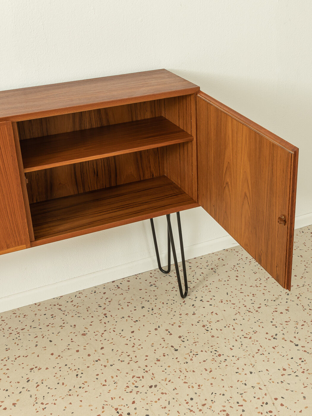 1960s Dresser, Omann Jun.