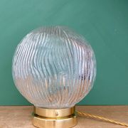 Lampe à poser globe vintage en verre strié