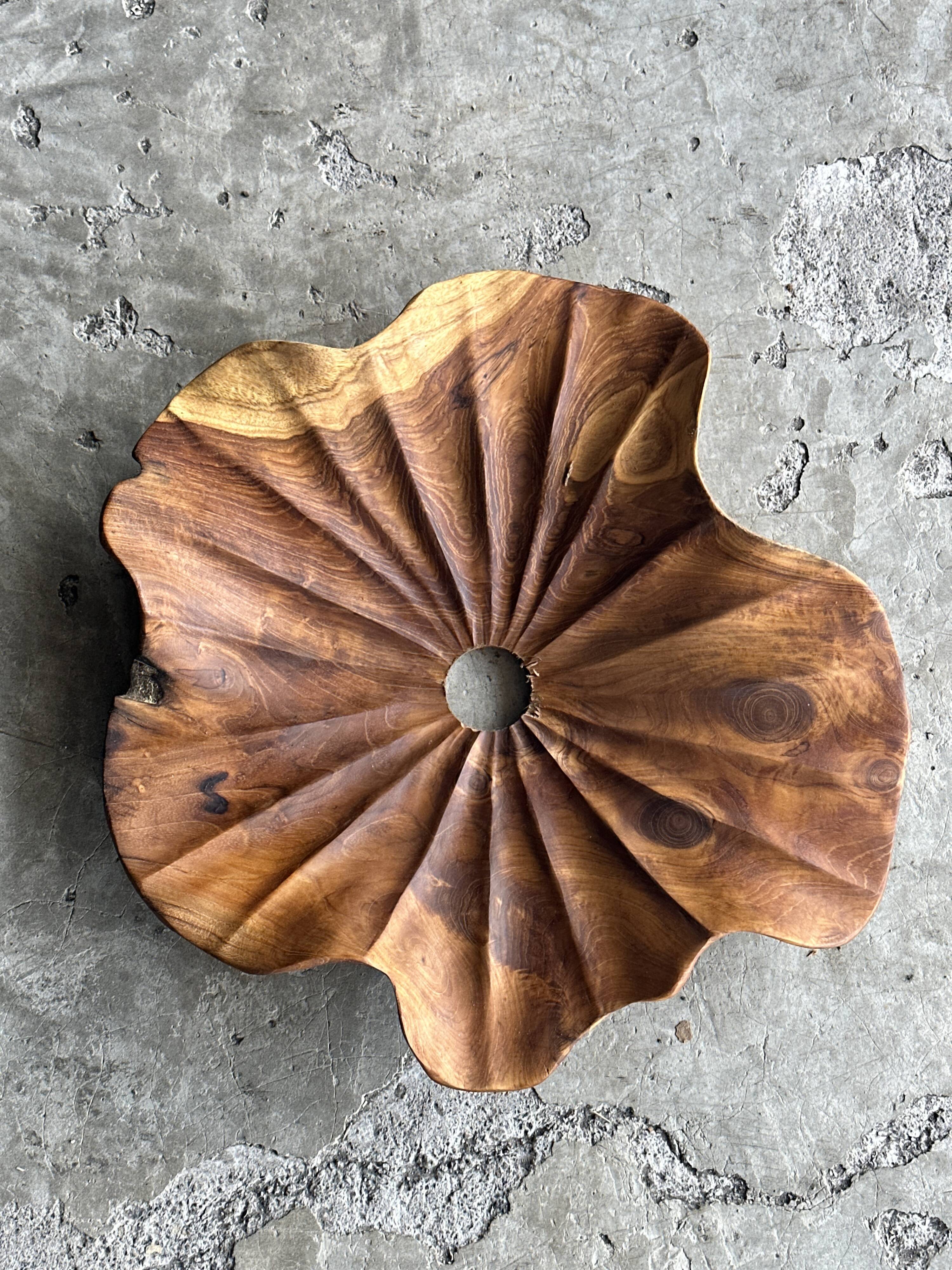 Large pendant light in corrugated teak leaf (Large D:60 H:20)