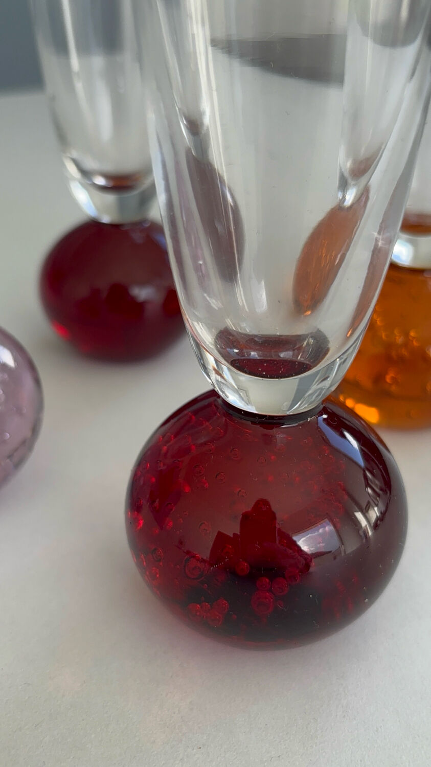 Set of 4 vintage champagne flutes – coloured ball foot – blown glass