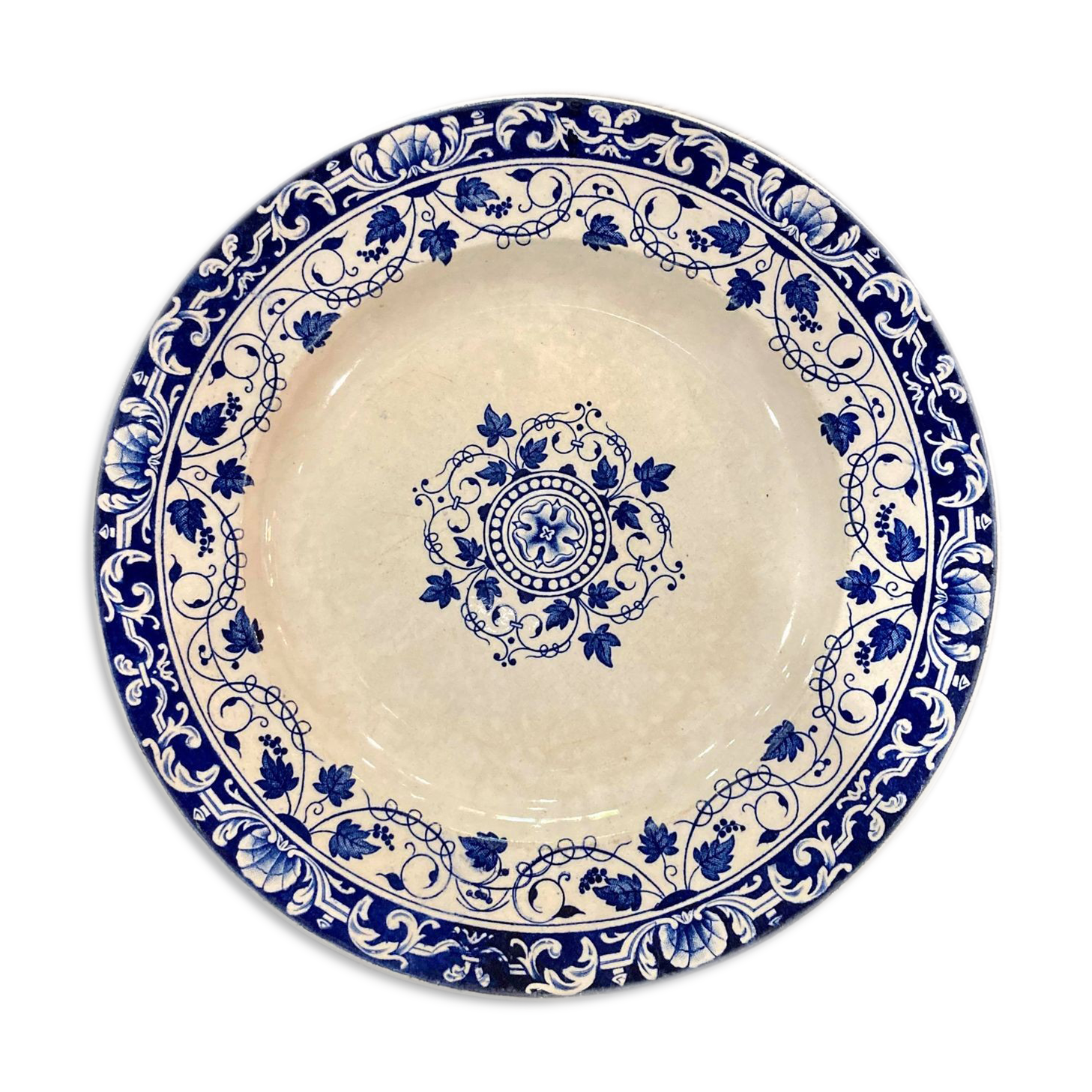 Plat en Terre de Fer Jules Vieillard modèle St Louis XV