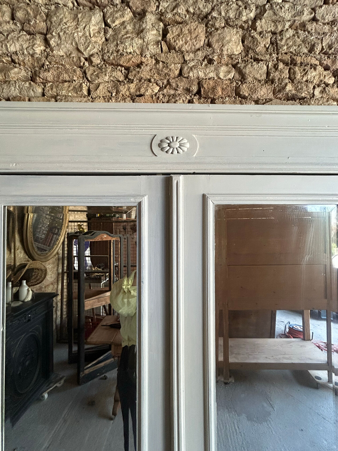 Armoire ancienne avec miroir