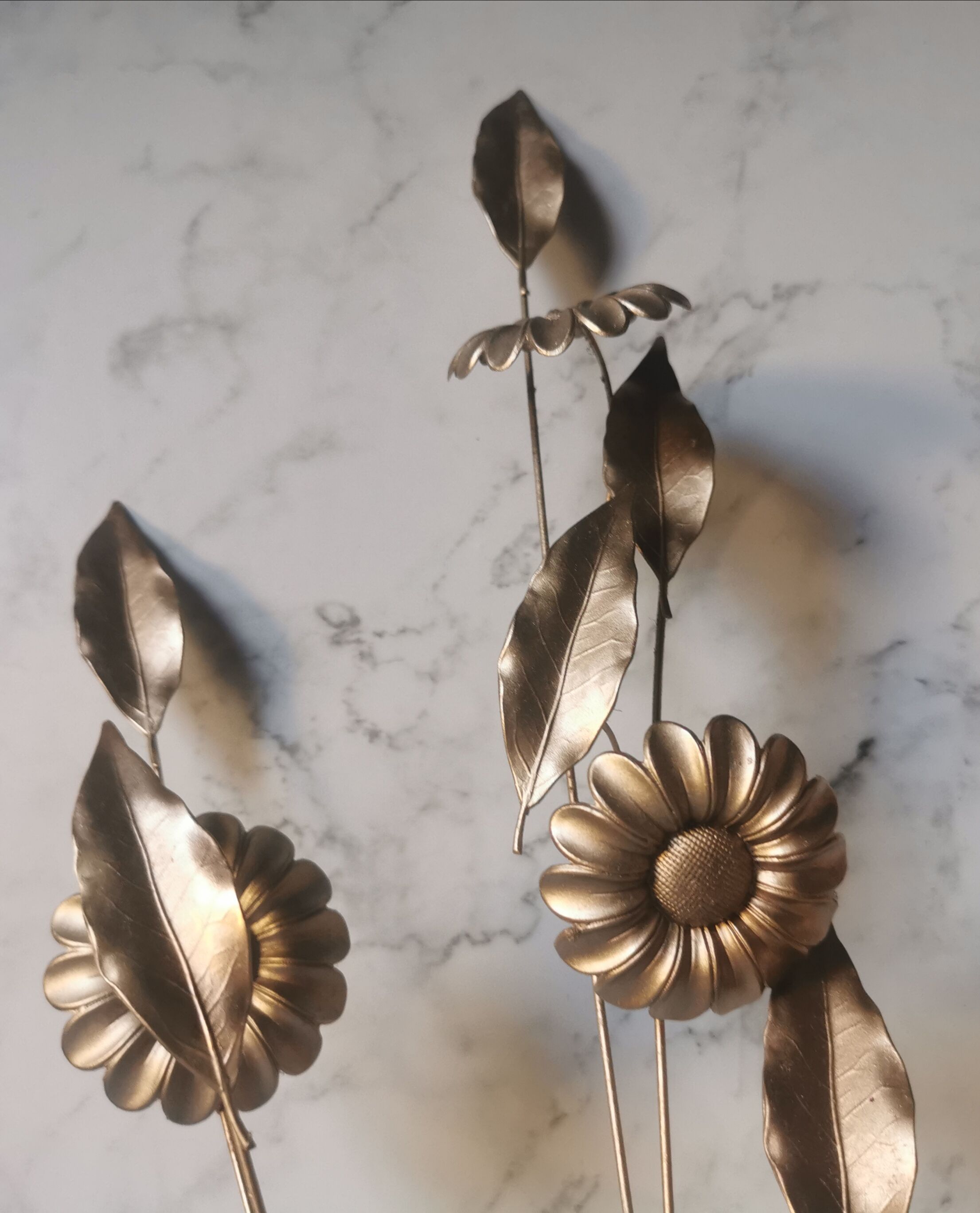 Applique murale fleurs metal doré