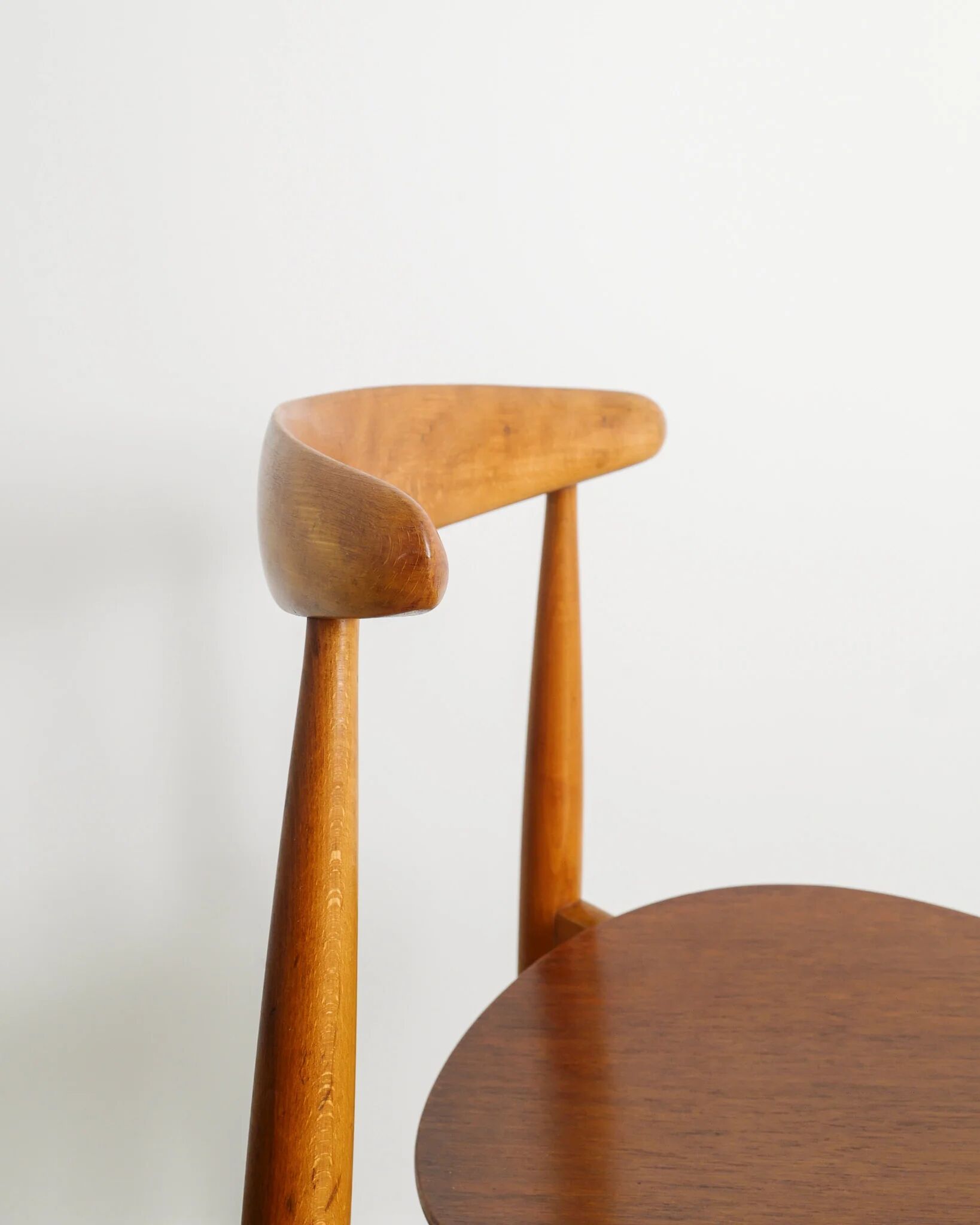EIGHT WOODEN HANS J WEGNER "HEART / 4103" DINING CHAIRS, 1950s