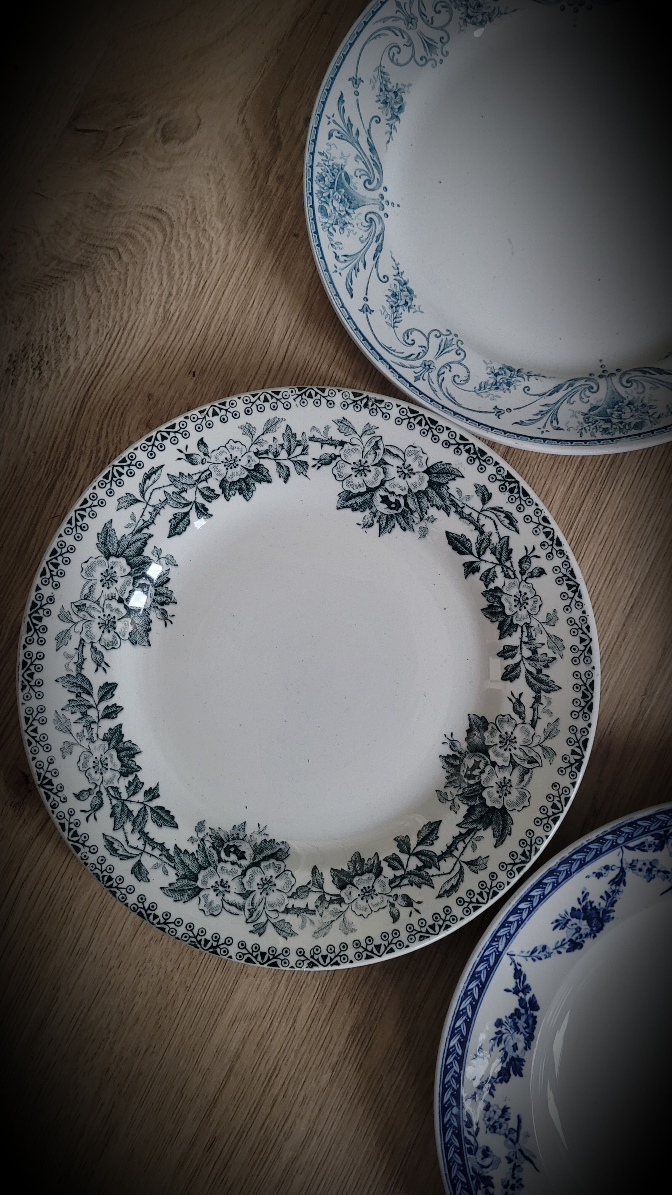 Quartet flat blue plates dessert 39