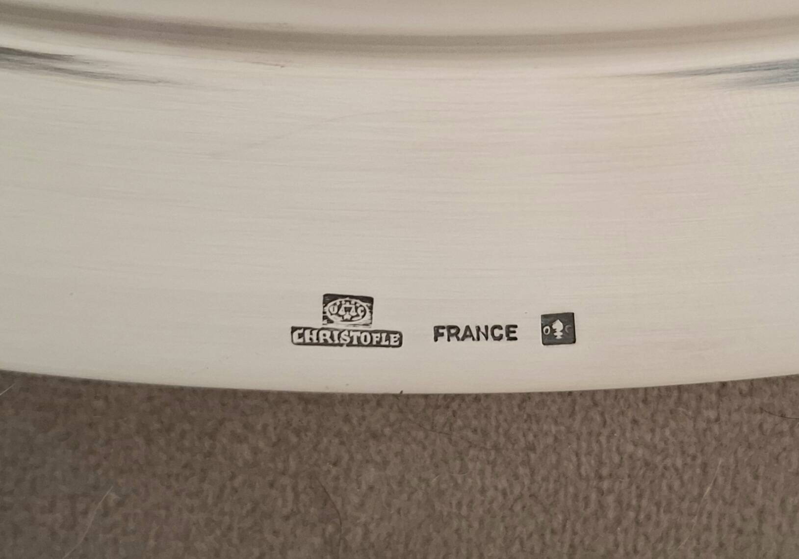 Plat de service Christofle en métal argenté modèle aux rubans croisés