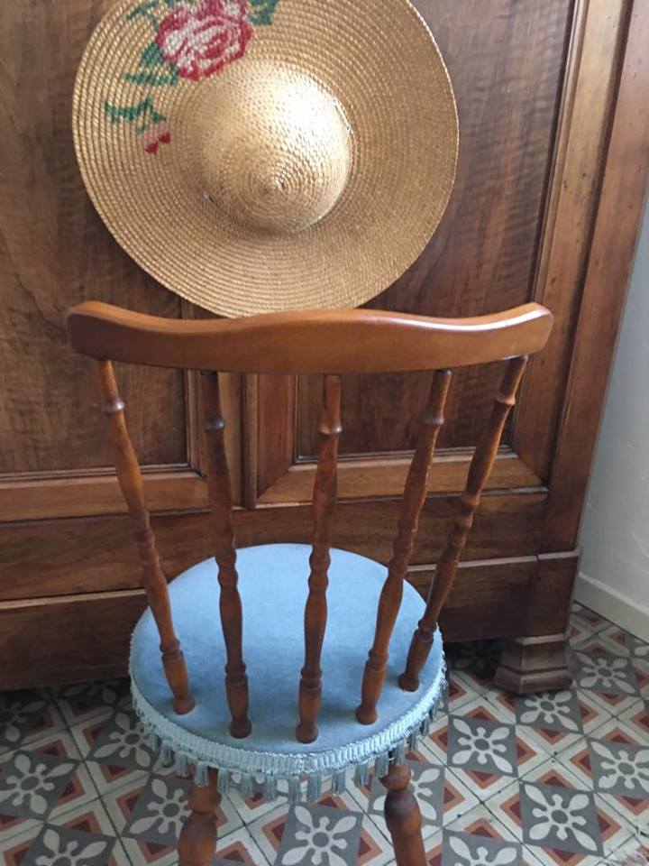Bohemian chair with blue velvet and fringes