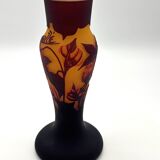 Gallé style vase in multilayer glass - Leaf decoration - Marked "TIP"