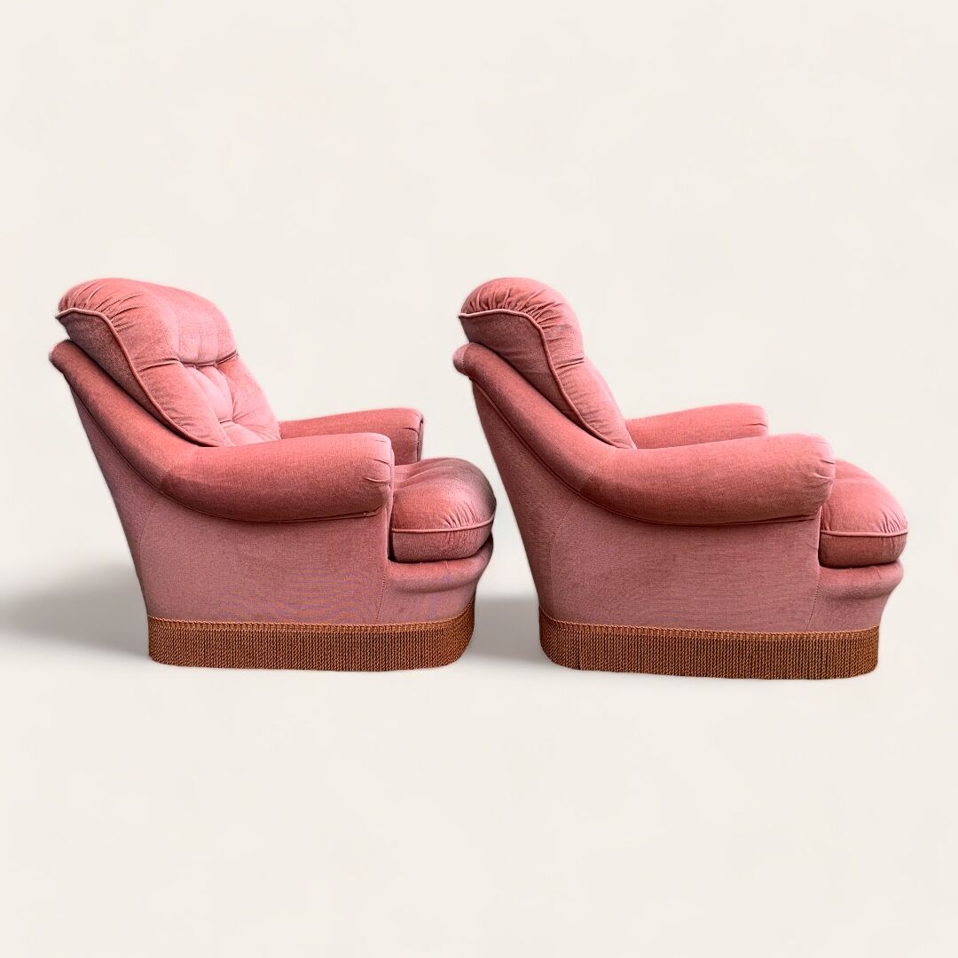 Pair of pink velvet toad armchairs, 1970s