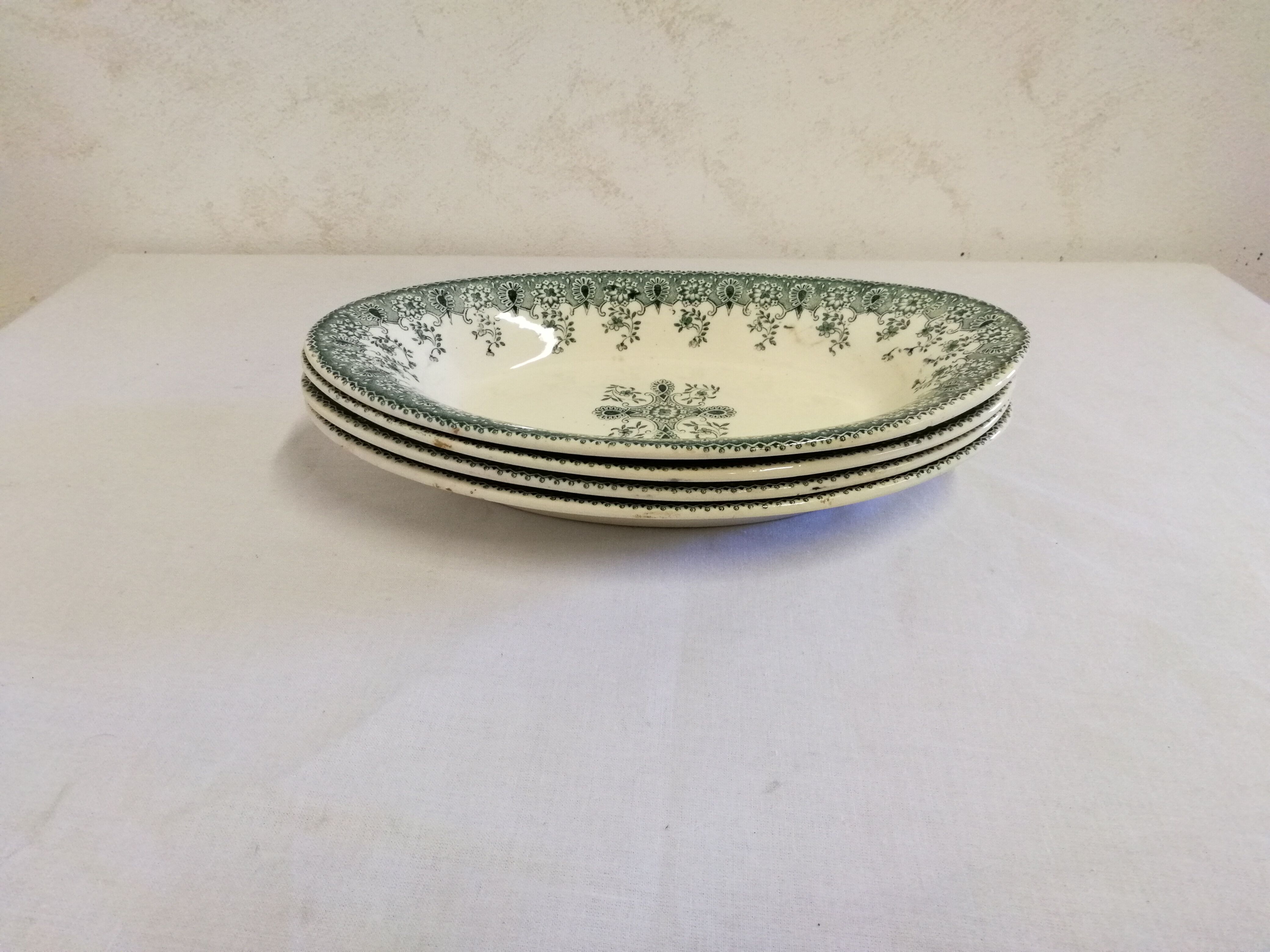 Old raviers, small dishes oval armer