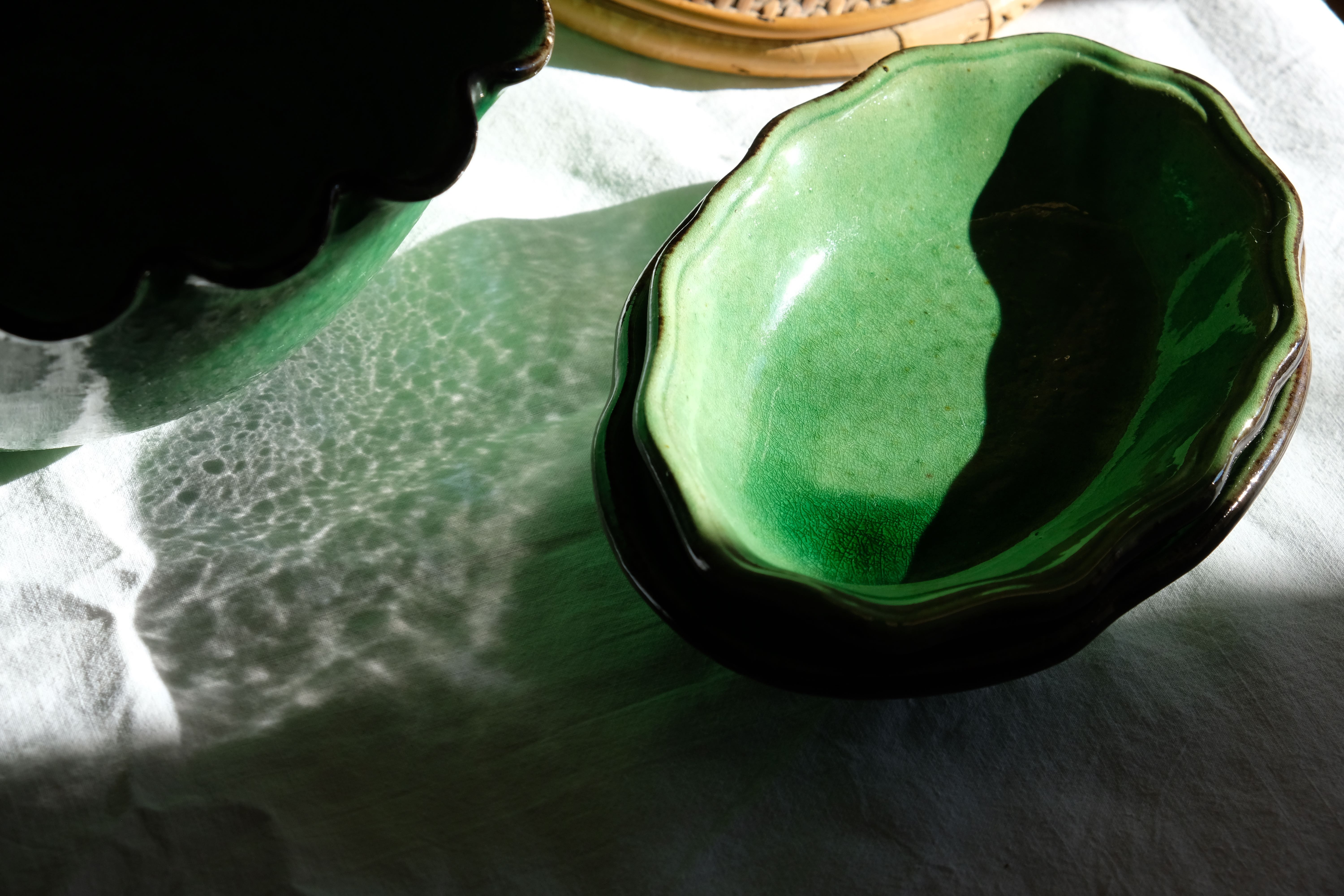 Ancient saladier varnished Provence