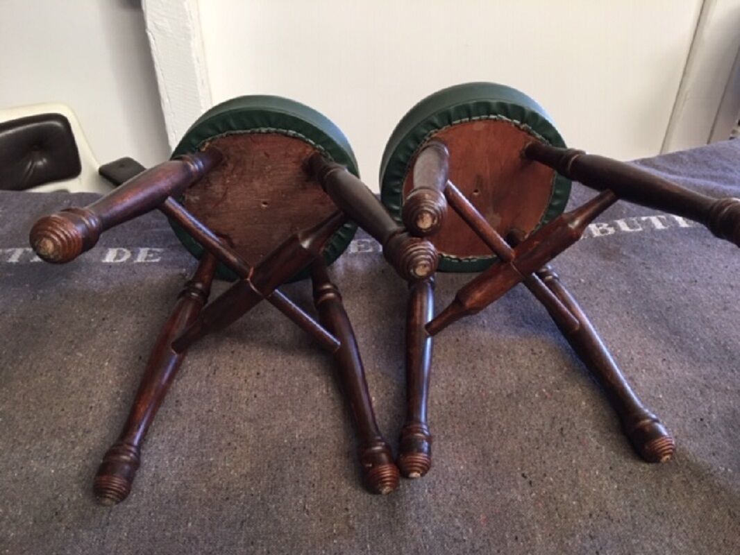 Paire de tabourets de salon chic années 70