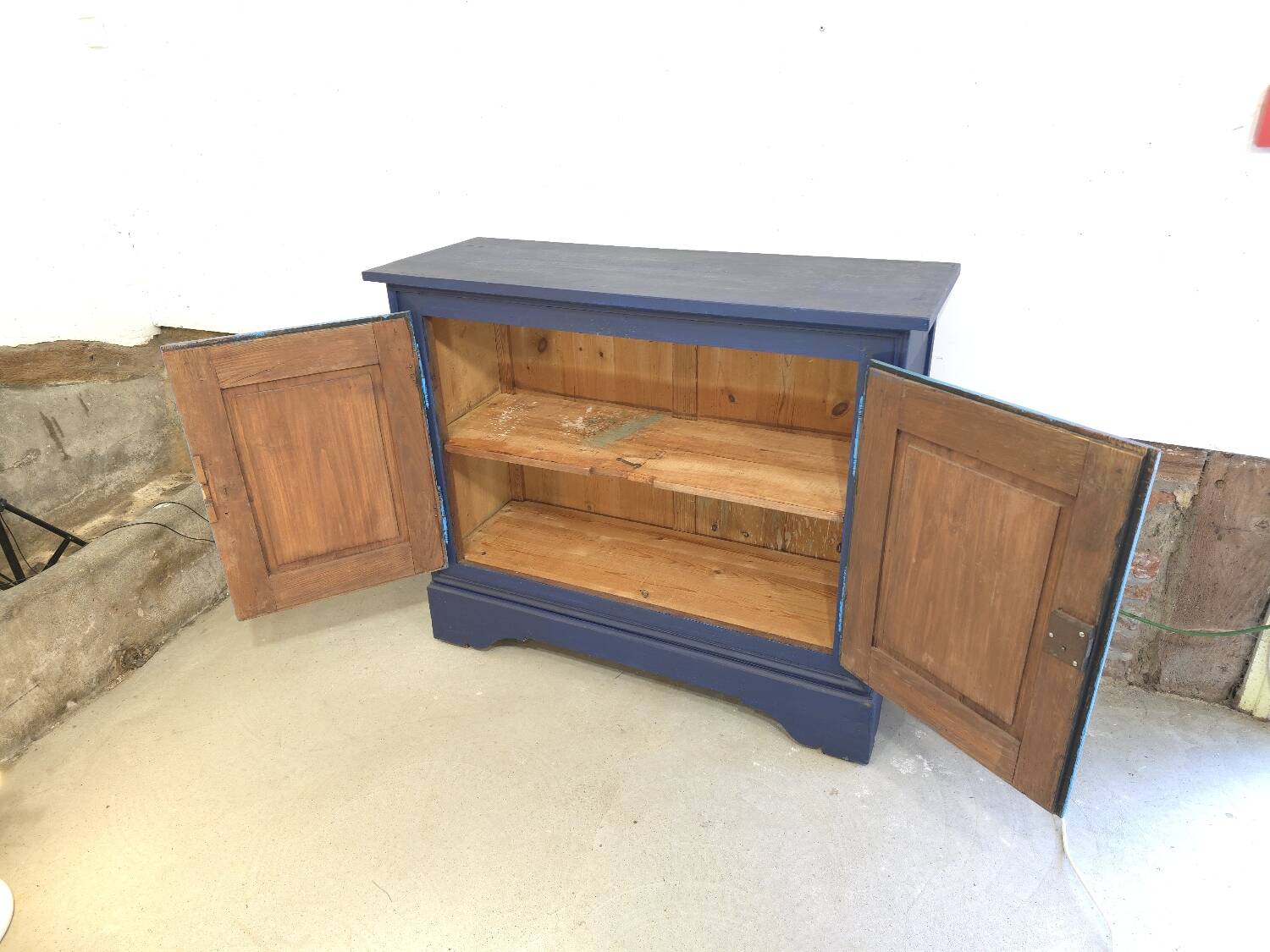 2-door wooden sideboard, 1930