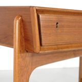 Model 200 Desk by SvenModel 200 Desk by Svendd Åge Madsen for Sigurd Hansen, Denmark 1958.