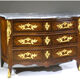 Commode d’epoque Louis XV en bois de violette.garniture de bronze