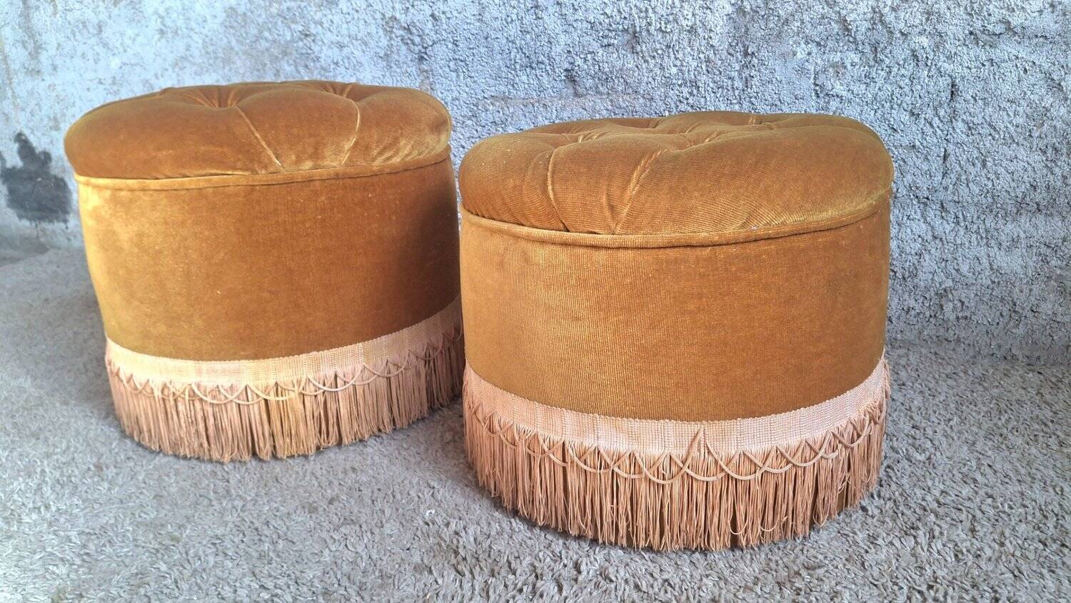 False pair of round Napoleon III poufs in ochre velvet, tufted with fringes.