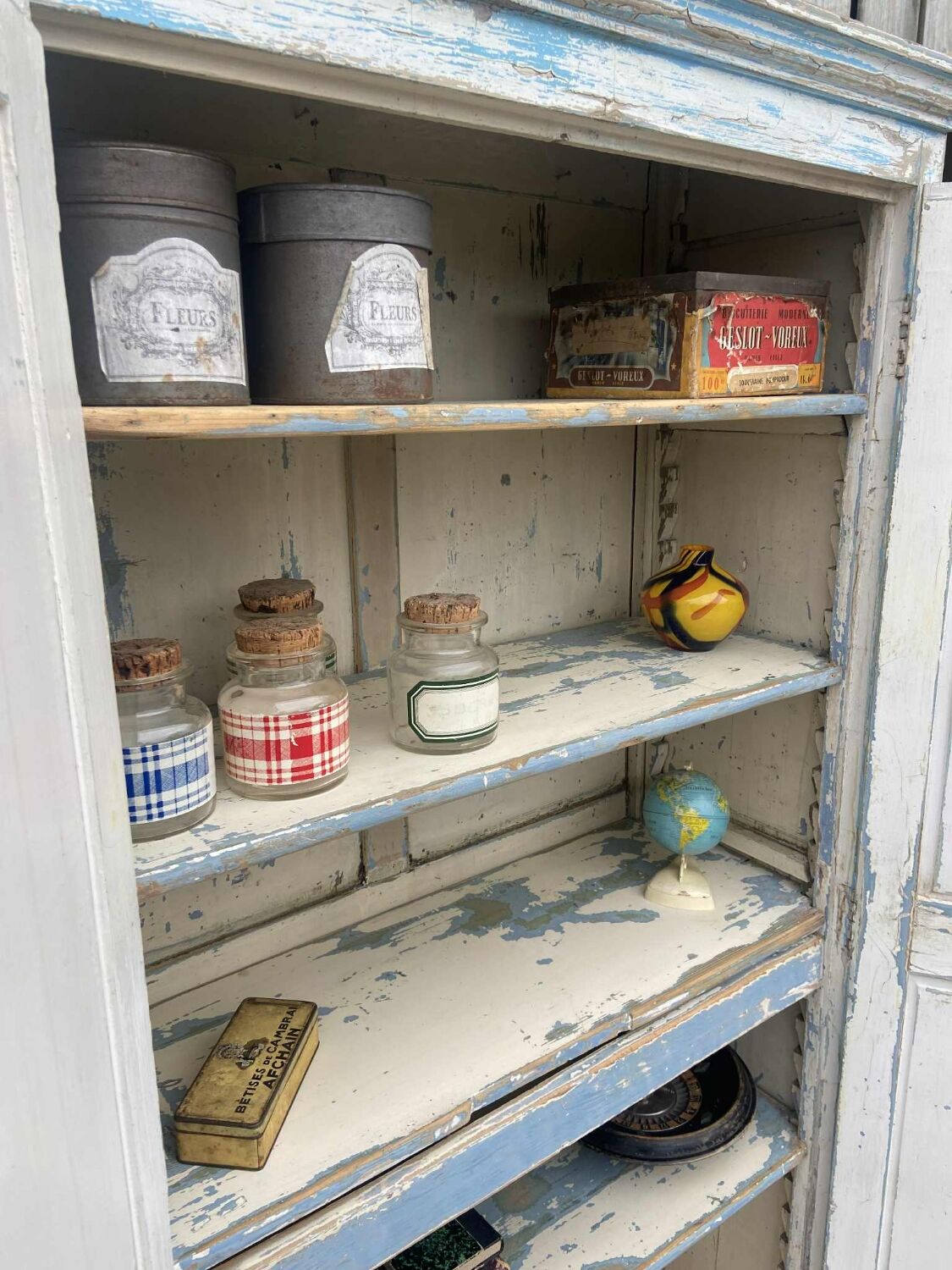 Armoire parisienne en bois