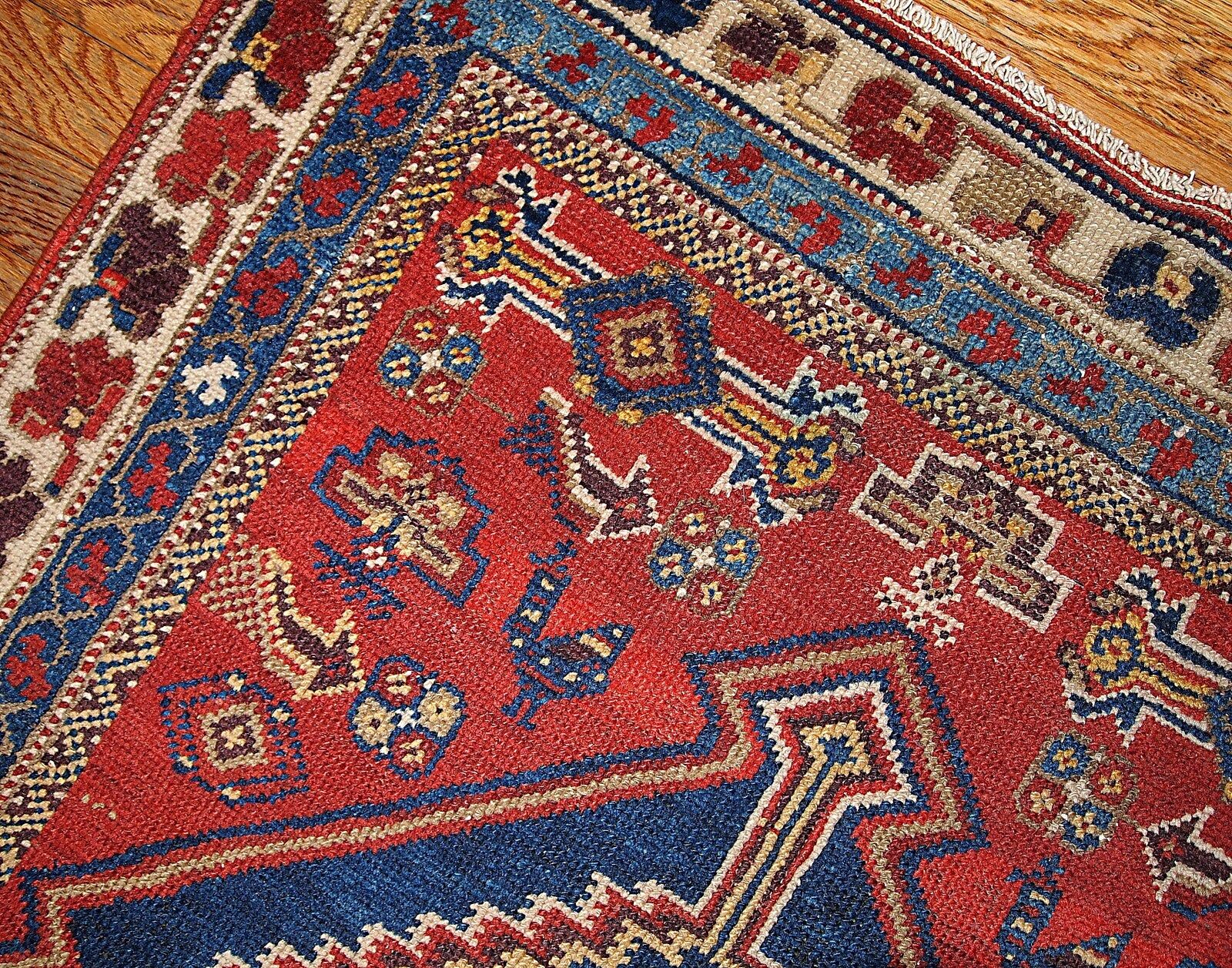 Handmade antique Persian Shiraz rug 97cm x 180cm 1920s