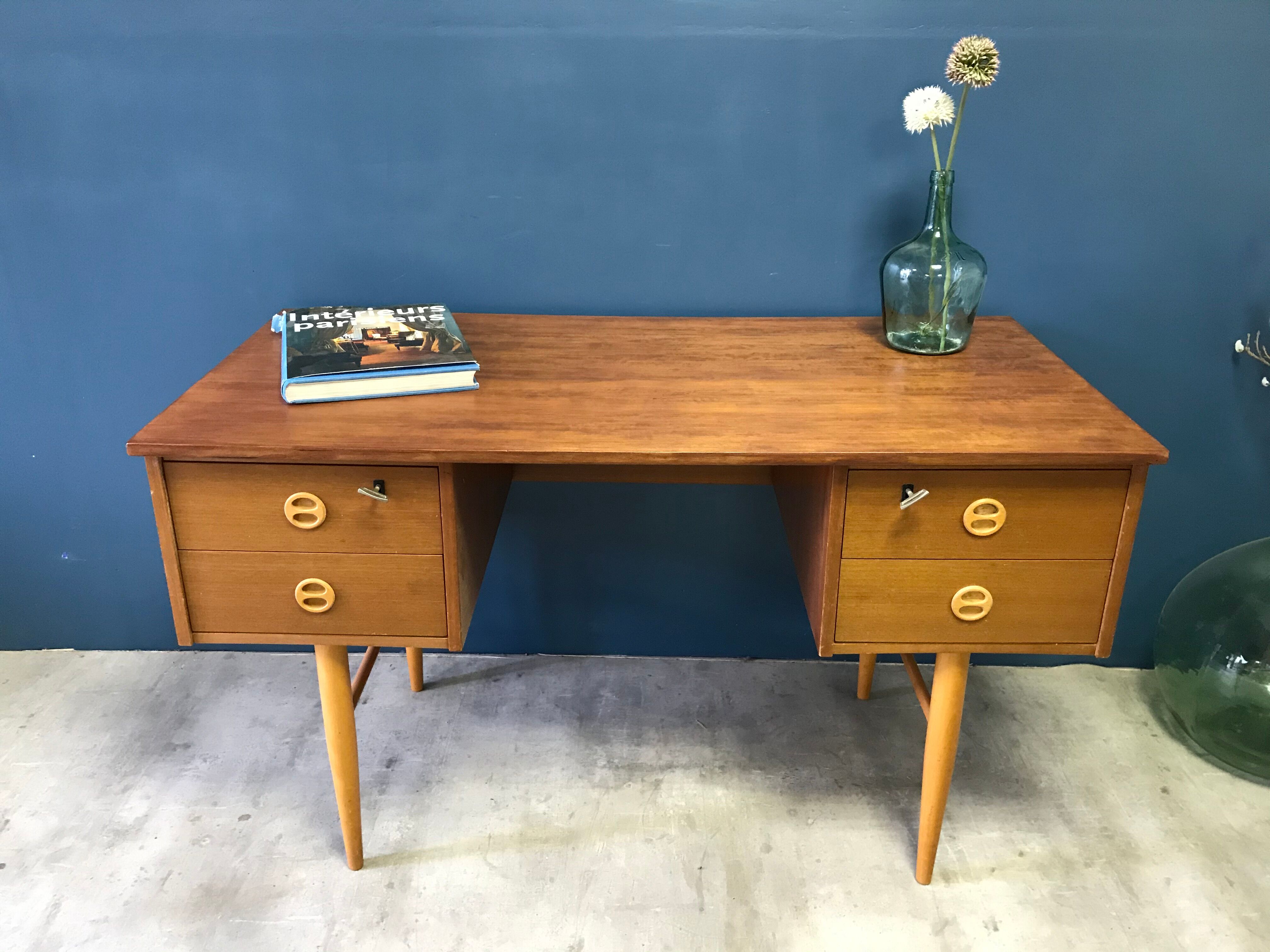 Desk 4 drawers with bevelled base
