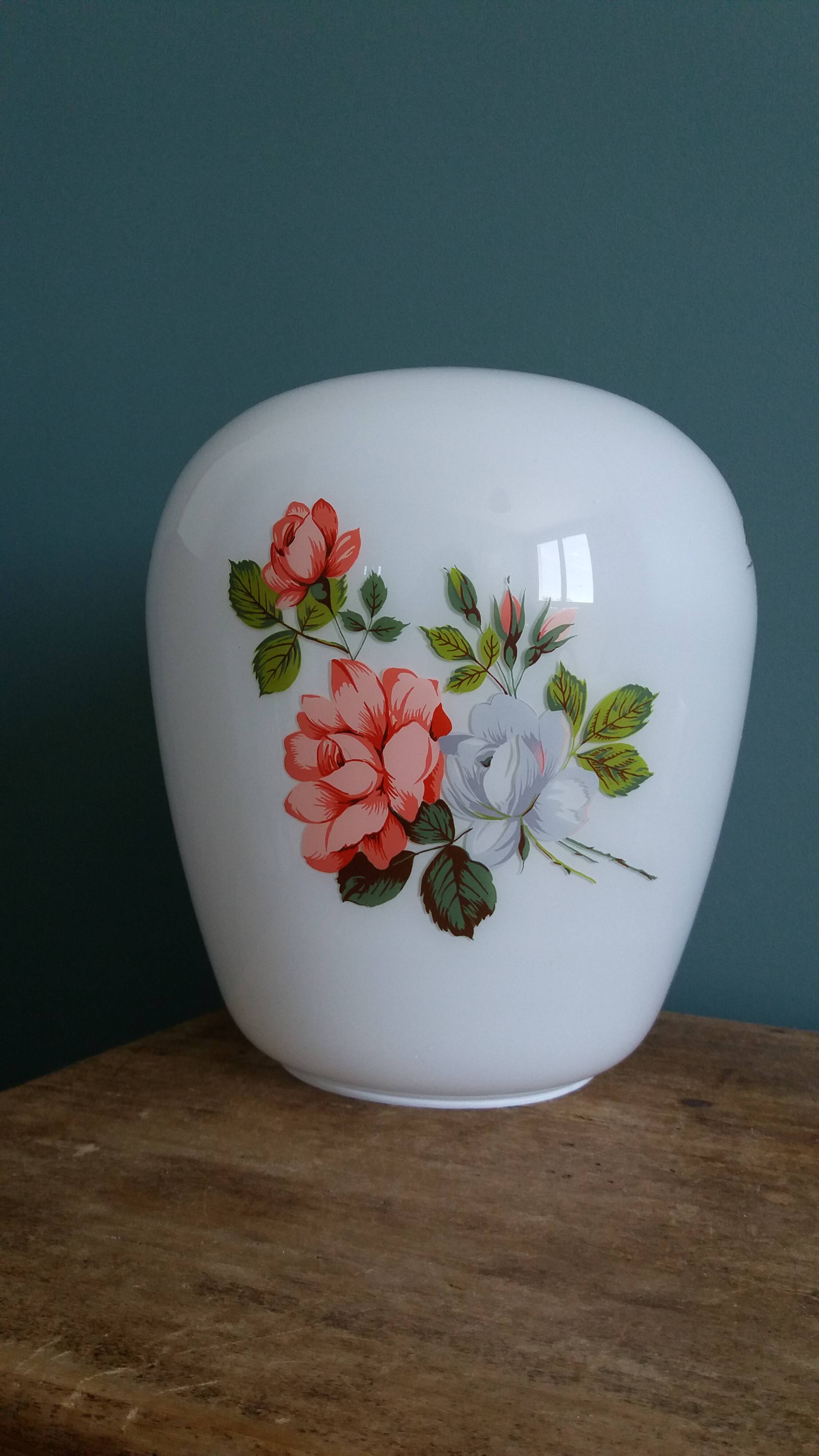 Tulip lampshade in glass, opaline