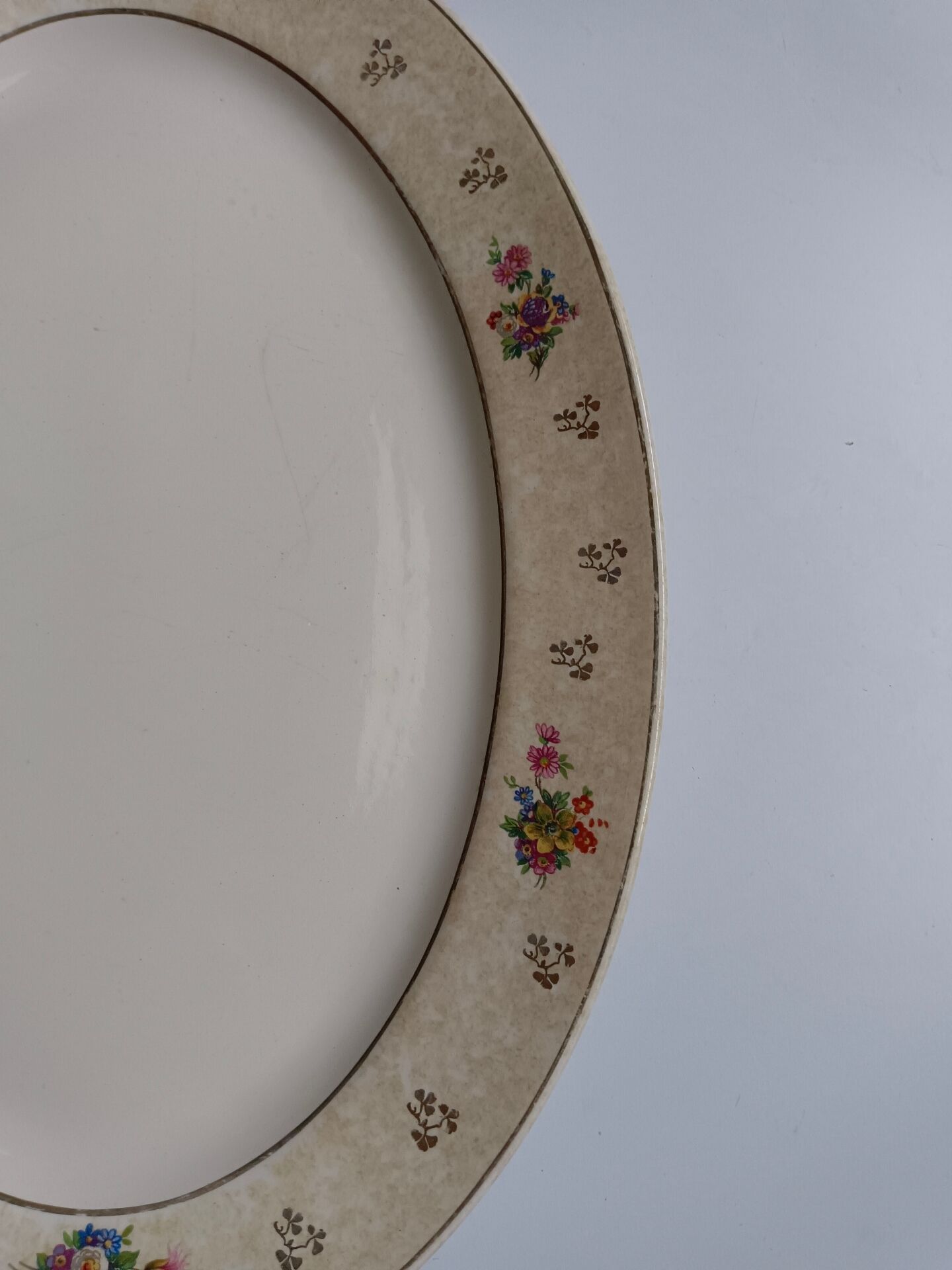 Vintage oval plate Salins model Simone beige with flowers