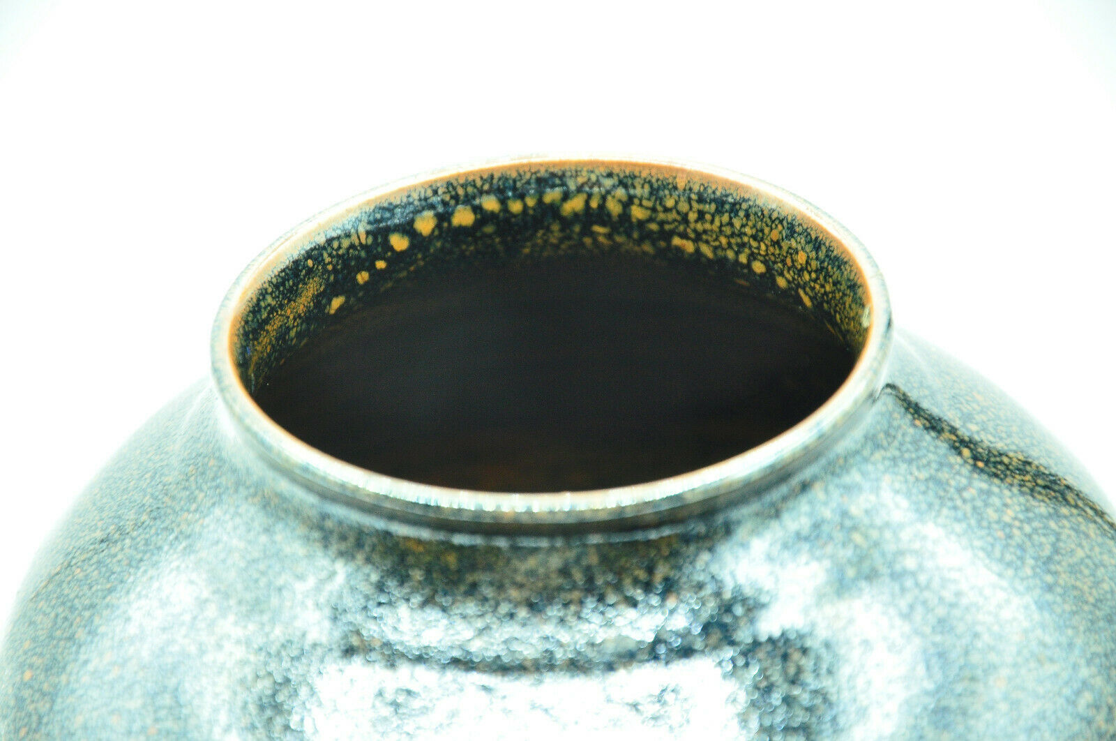 Vase enamelled speckled decoration