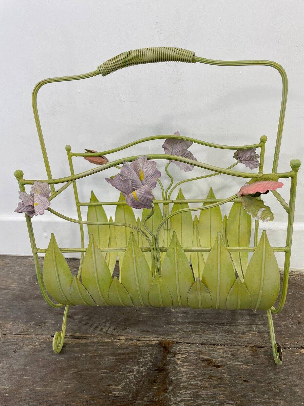 Porte-revues vintage en fer forgé, fleurs peintes à la main