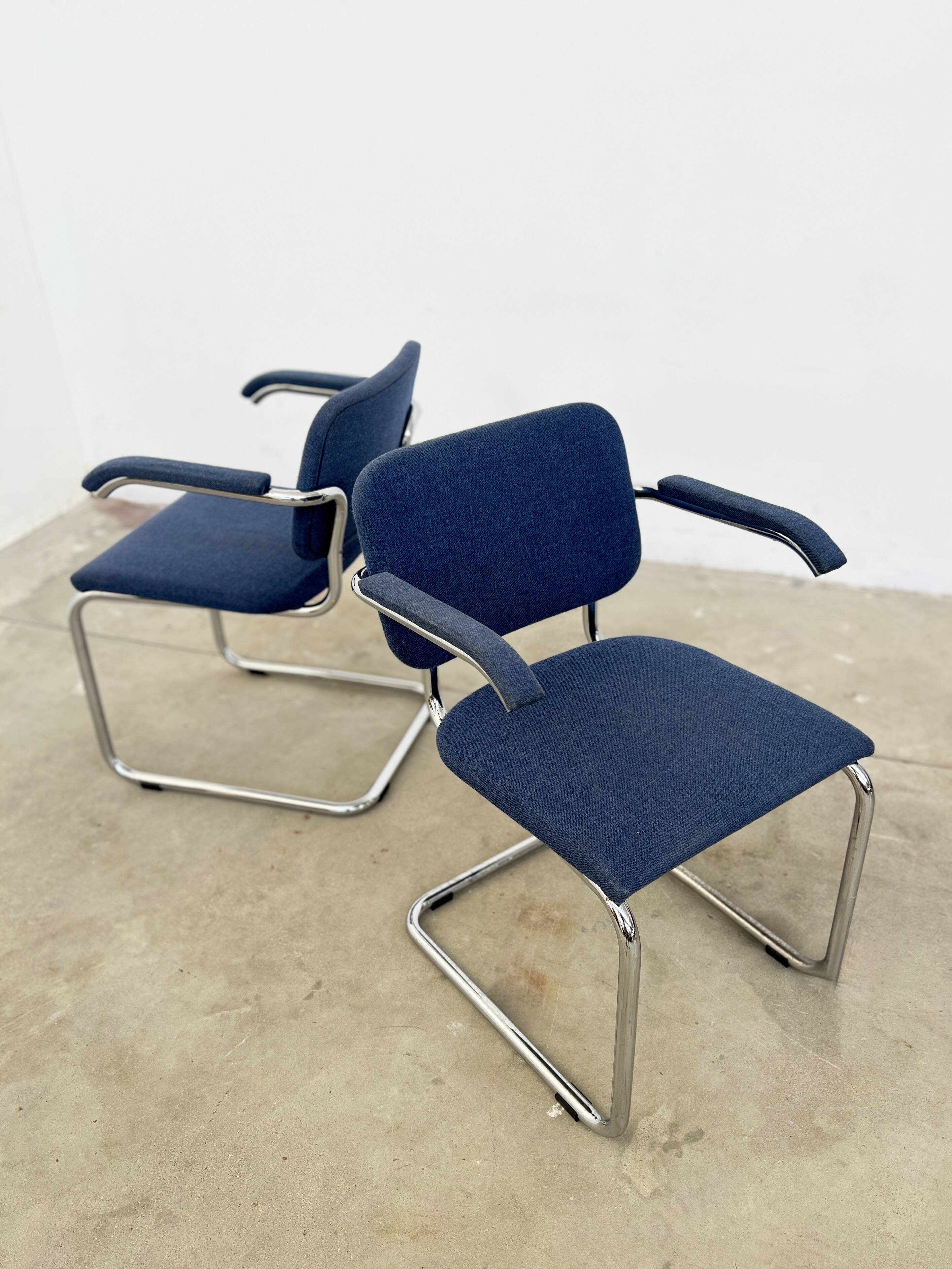 Paire fauteuils Marcel Breuer B64 Knoll tissu bleu