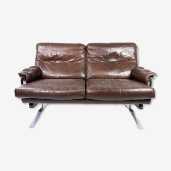 Two seater sofa upholstered with patinated brown leather and frame in metal, designed by Arne Norell