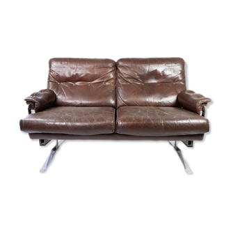 Two seater sofa upholstered with patinated brown leather and frame in metal, designed by Arne Norell