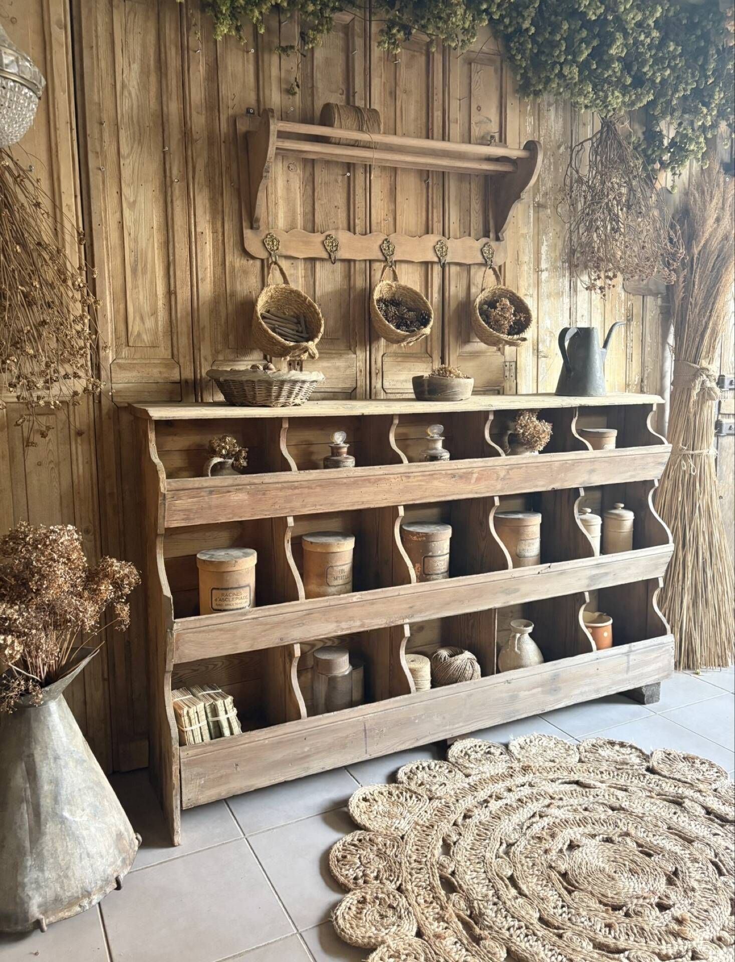 Ancien grainetier , meublé casiers en bois