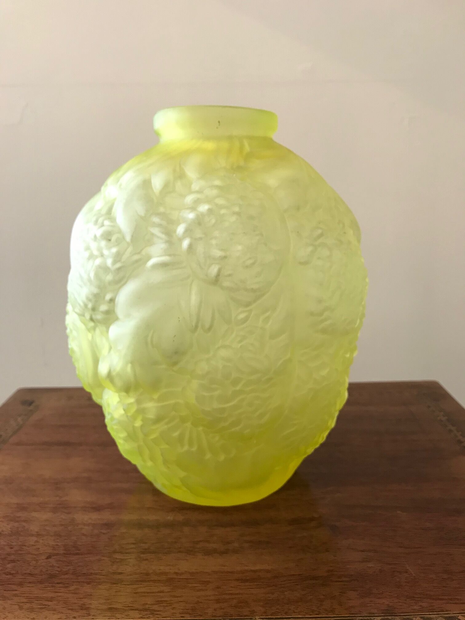 Vase in Uraline with Chrysanthemums