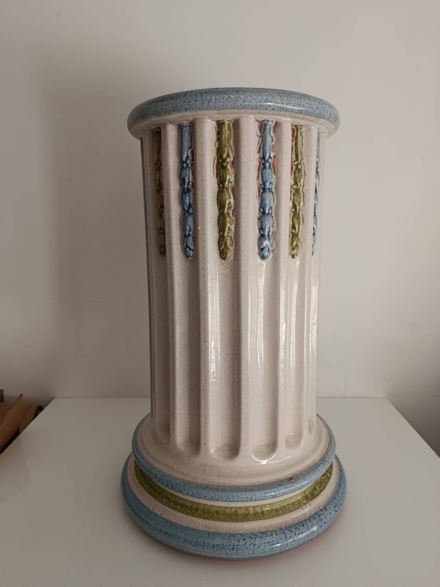 Art Deco column in ceramic