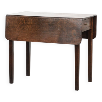 Antique English drop-leaf side made of oak from the 19th century