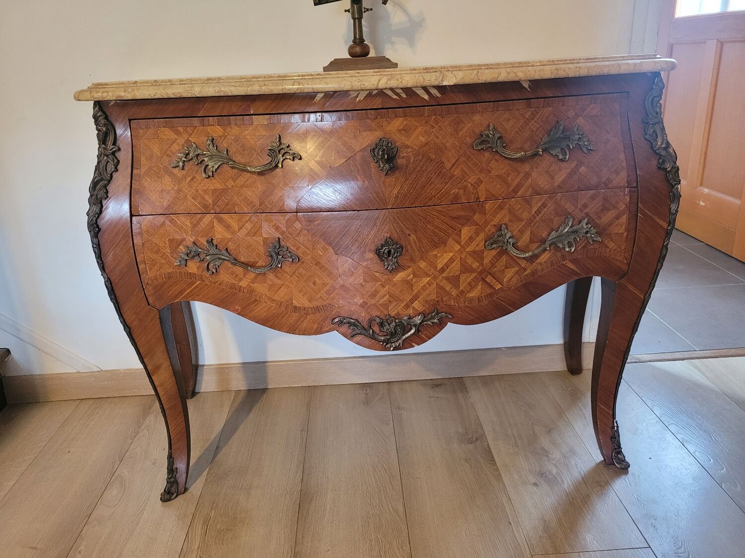 Curved chest of drawers in Louis XV style marquetry
