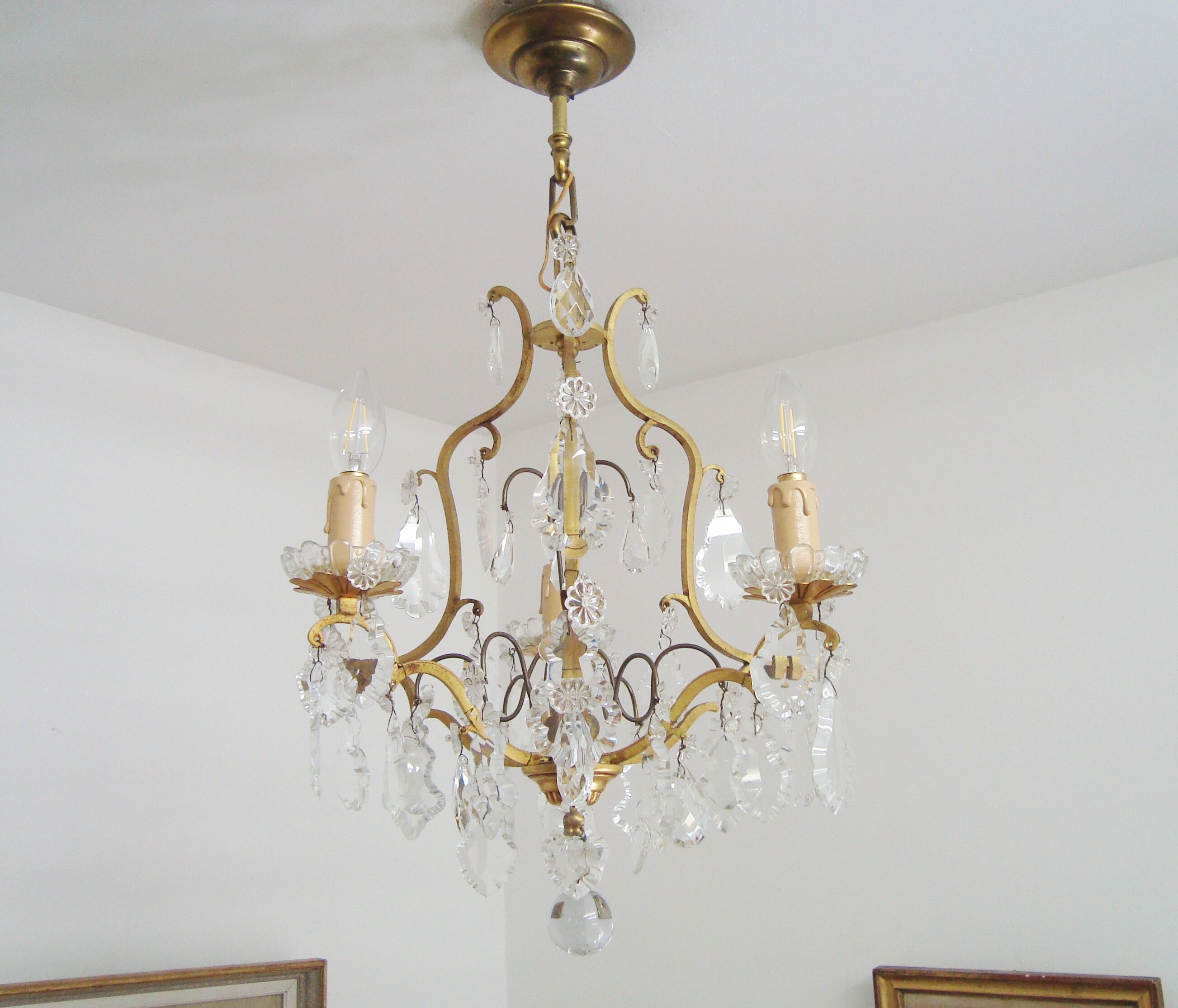 Vintage grapefruit chandelier with three lampshades in Toile de Jouy fabric