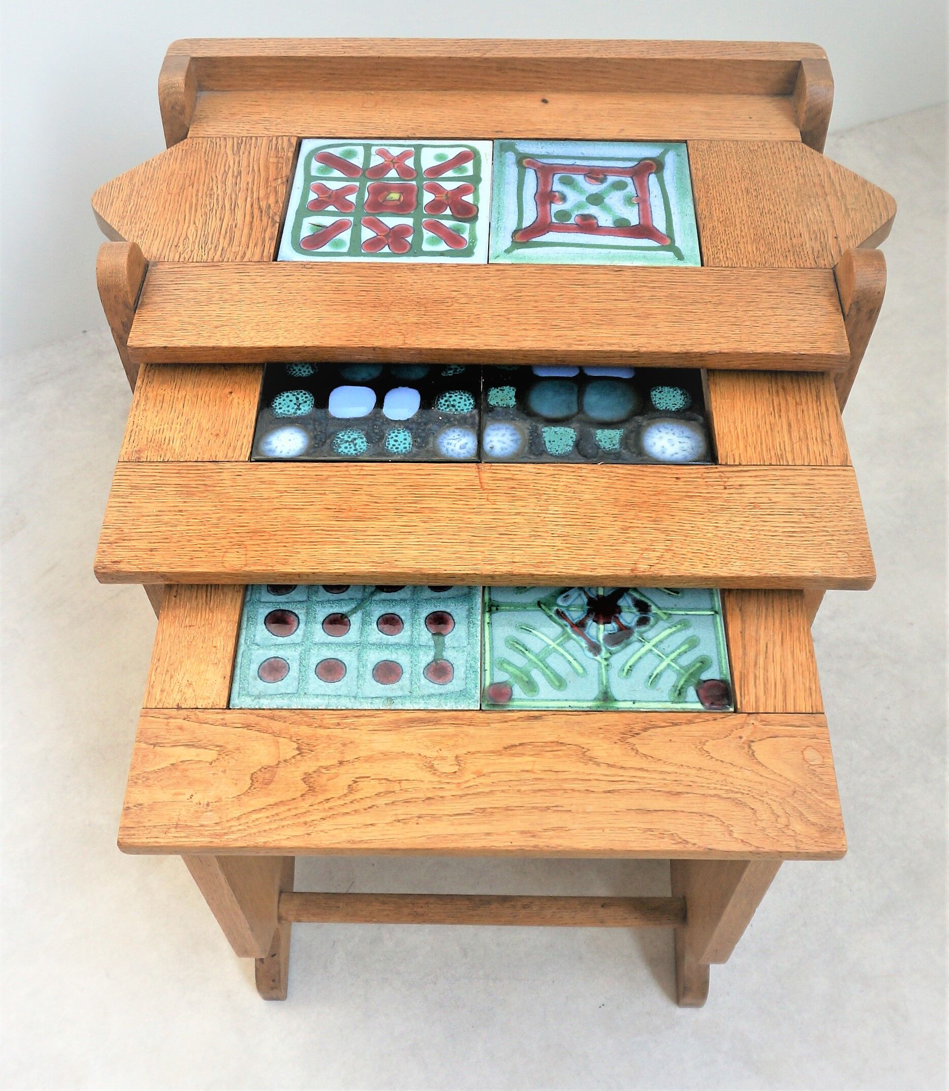 Pull out tables Guillerme and Chambron