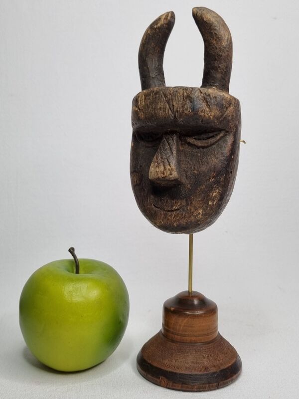 Masque passeport Toma, Bois ancien patiné, 16 cm, avec support