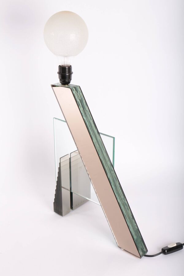 Lampe années 80 en plaques de verre et miroirs, signée et numérotée