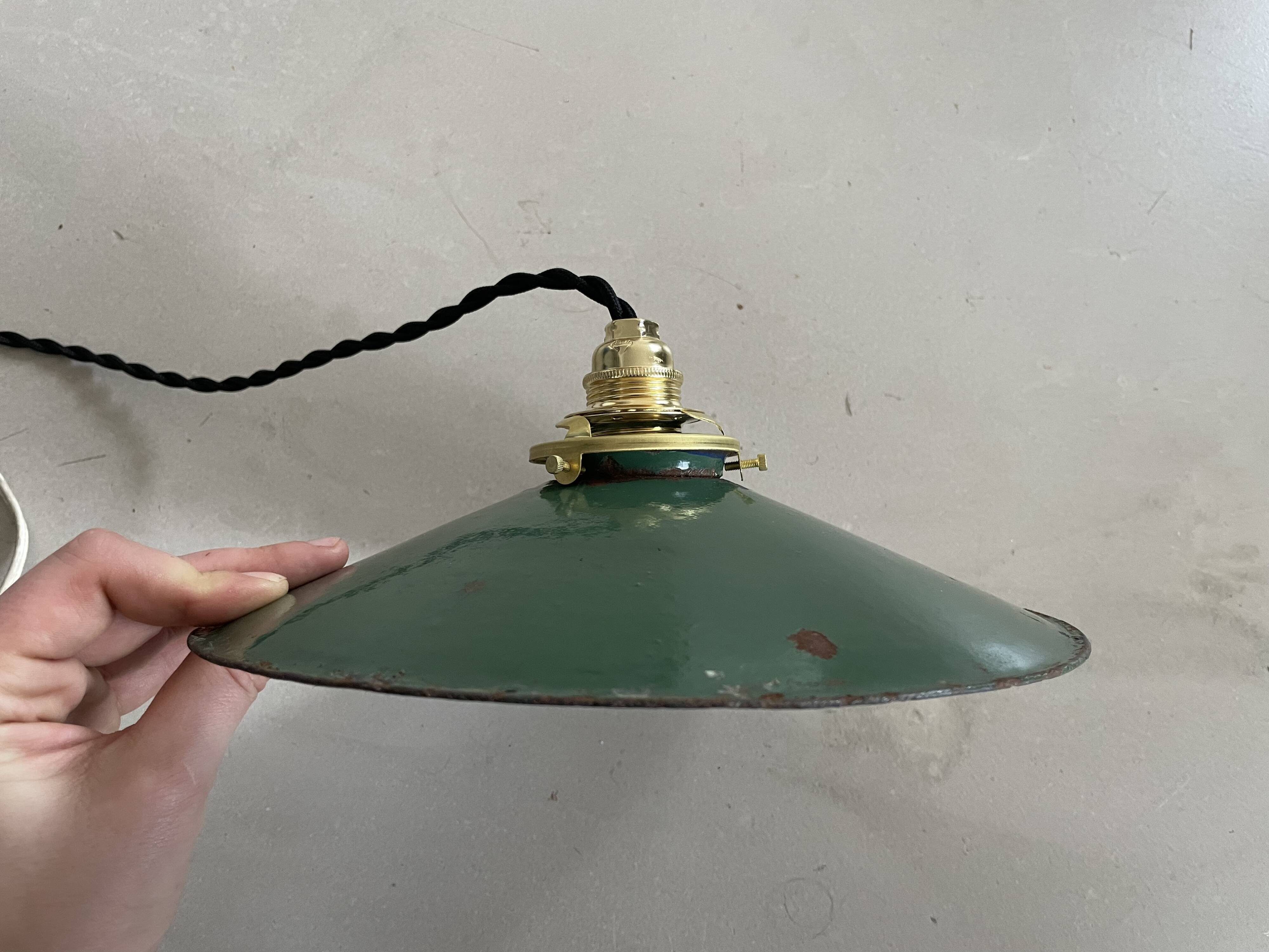 Industrial enameled sheet metal pendant light