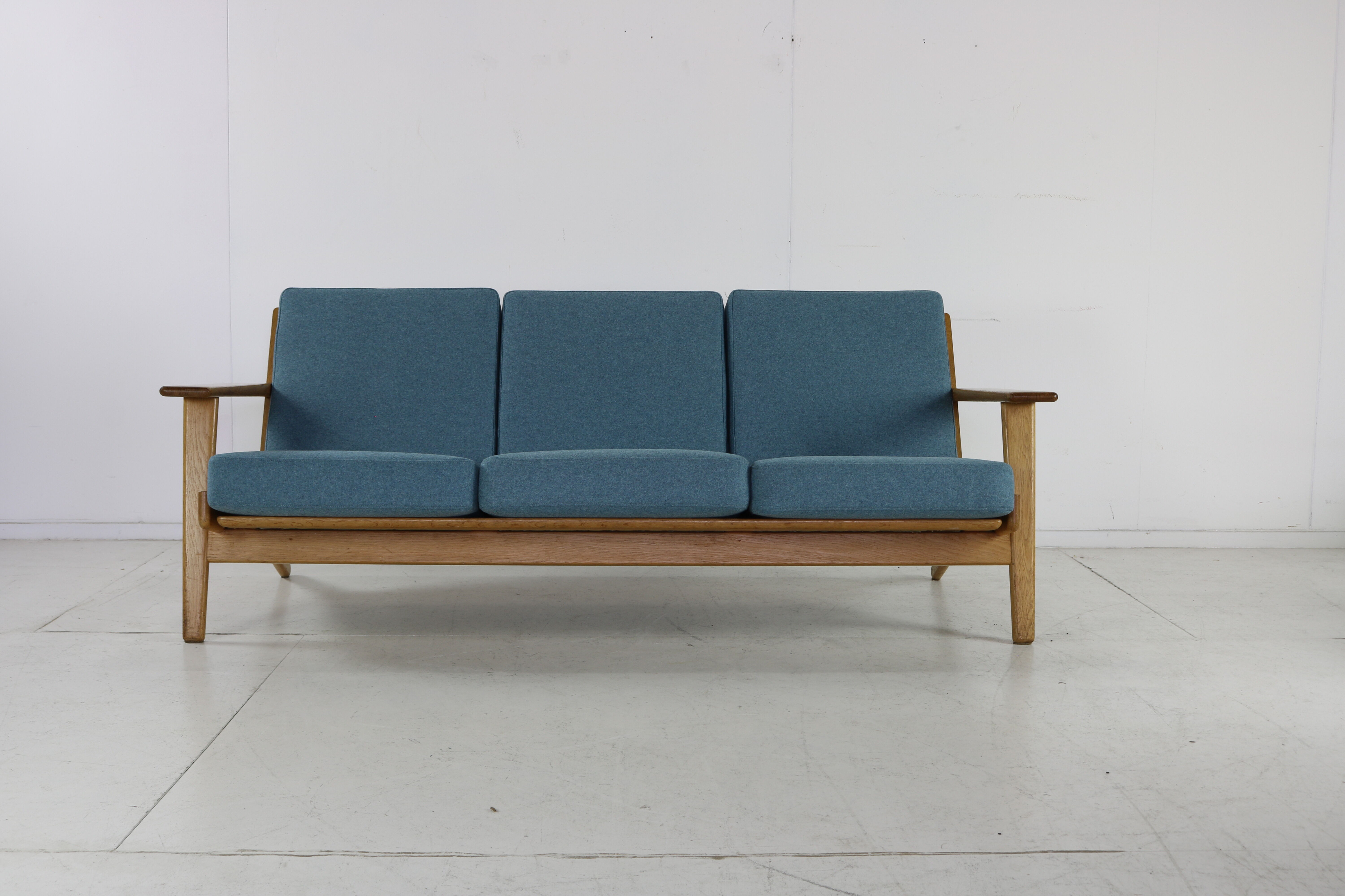 Complete danish design oakwood Hans Wegner lounge set